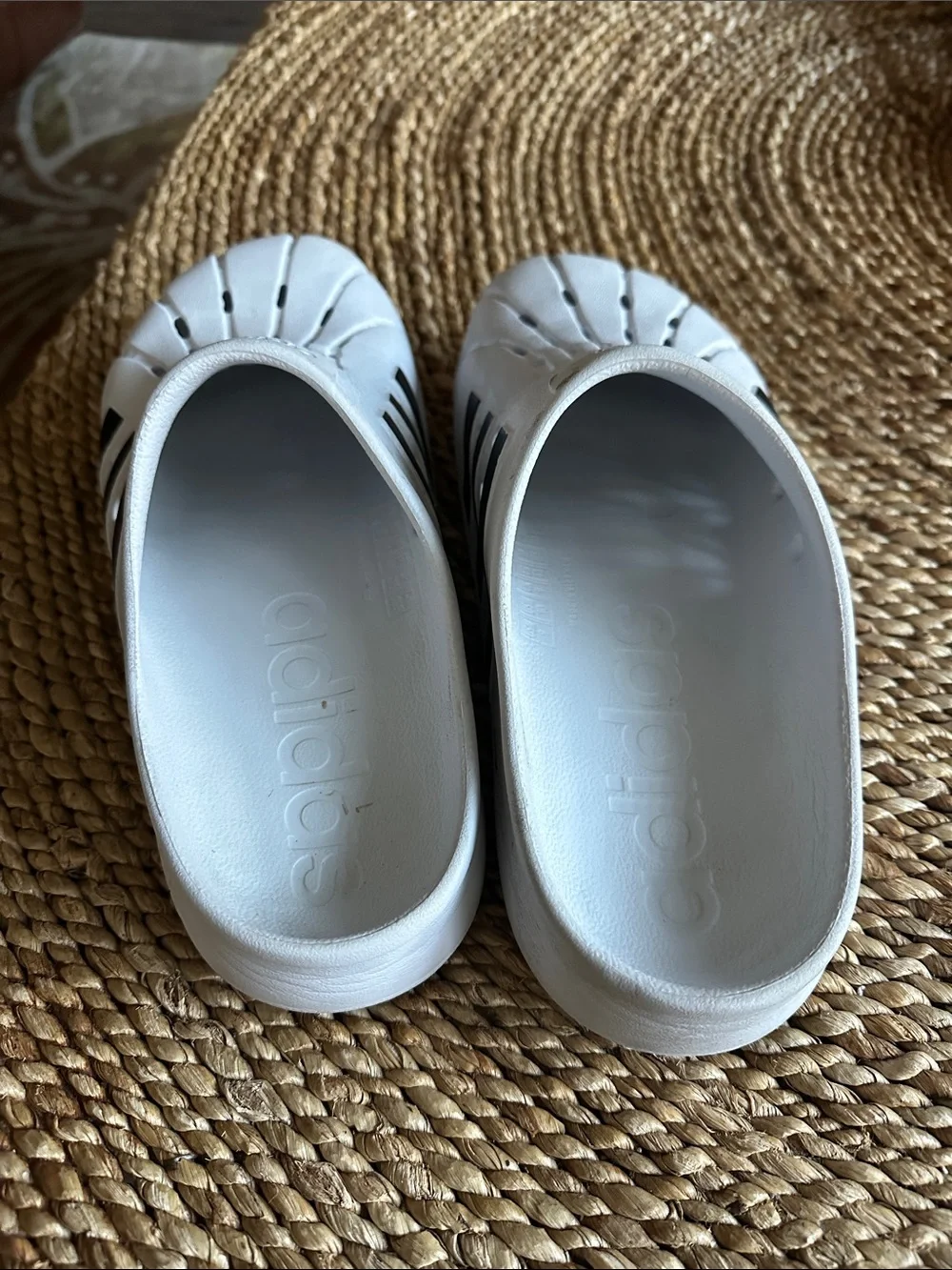 adidas men’s size 9J White Clogs with Black Stripes